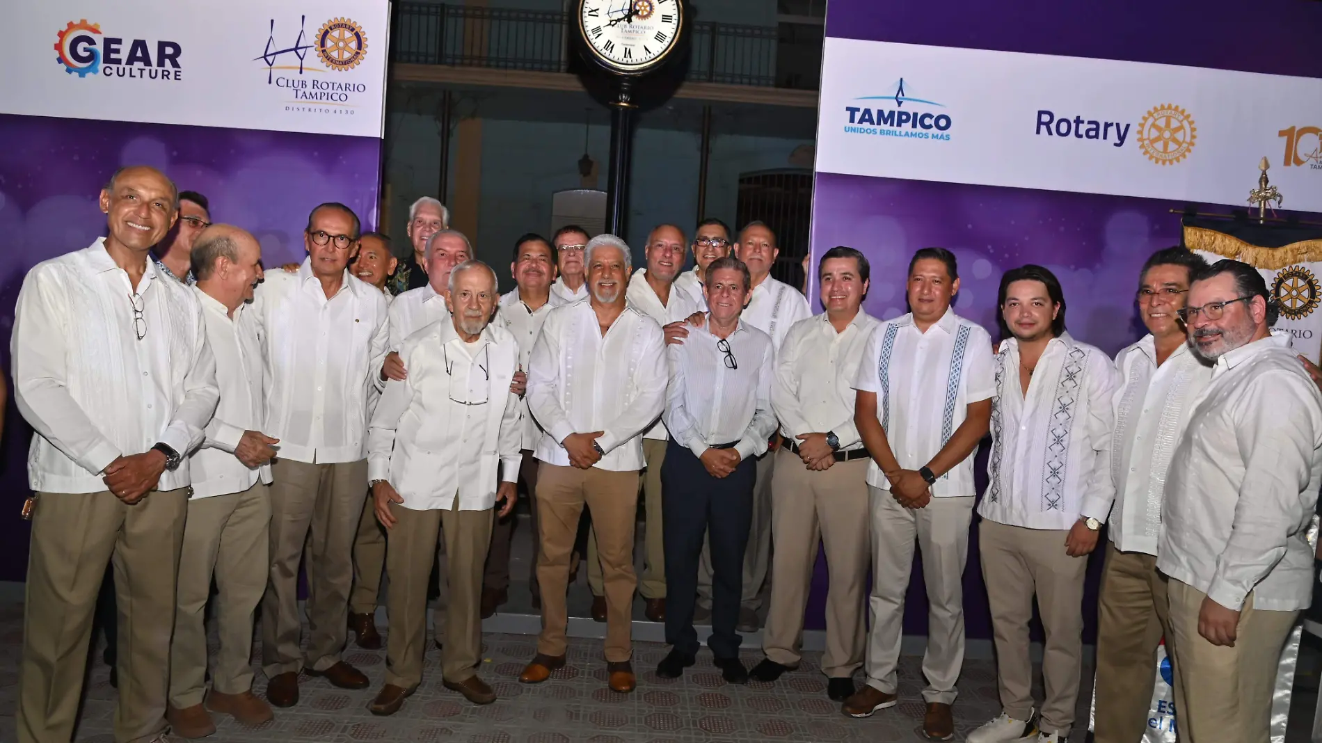 El Club Rotario Tampico llevó a cabo esta tarde la develación del reloj conmemorativo del primer año del bicentenario